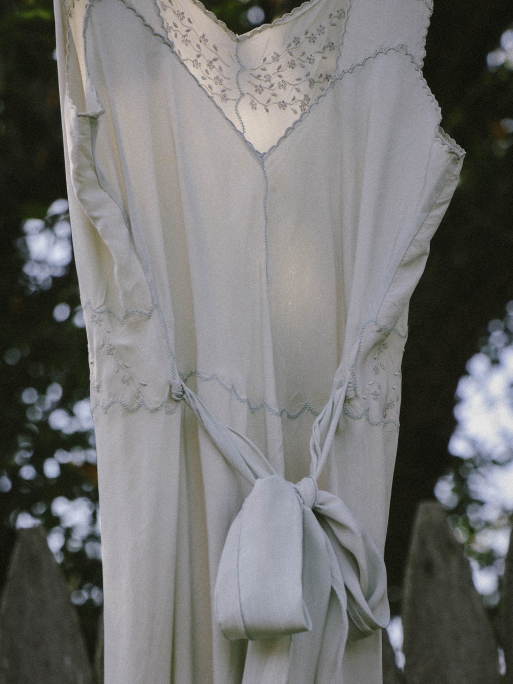 Vintage Pale Green 1930s Silk Gown - Picture 4 of 6